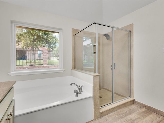 8569 Woodlake Circle, Fort Worth, TX 76179