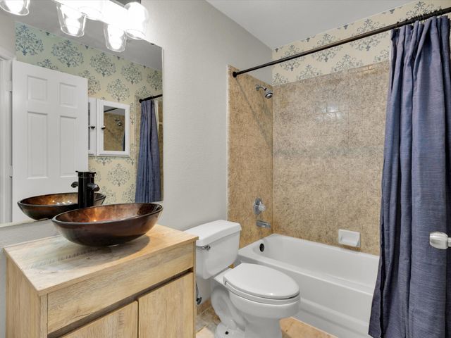 8569 Woodlake Circle, Fort Worth, TX 76179