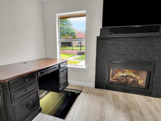 8569 Woodlake Circle, Fort Worth, TX 76179