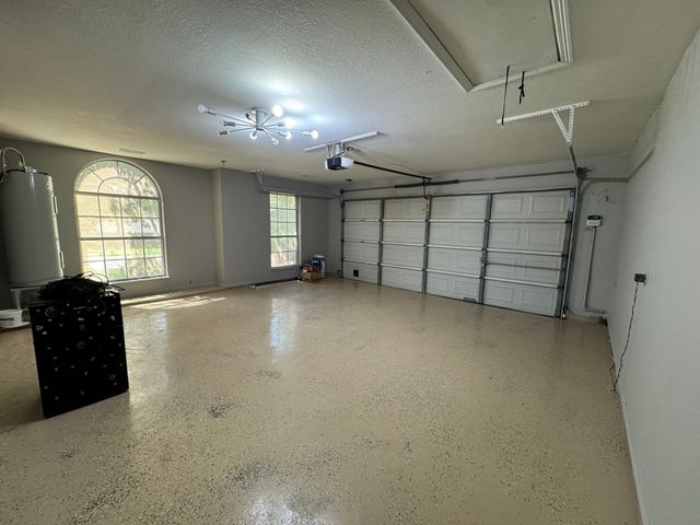 8569 Woodlake Circle, Fort Worth, TX 76179