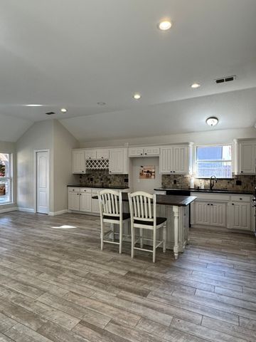 8569 Woodlake Circle, Fort Worth, TX 76179