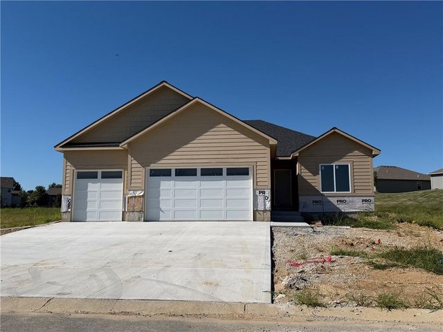 8013 SE Crumley Court, Blue Springs, MO 64014