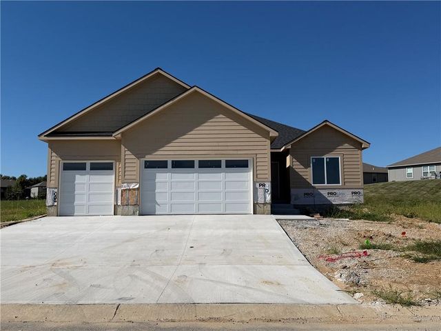 8013 SE Crumley Court, Blue Springs, MO 64014