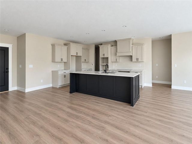 8013 SE Crumley Court, Blue Springs, MO 64014