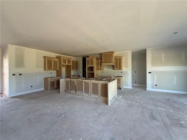 8013 SE Crumley Court, Blue Springs, MO 64014