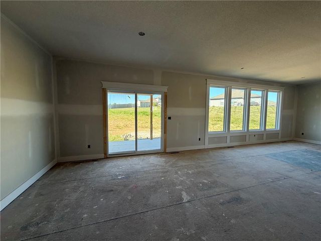 8013 SE Crumley Court, Blue Springs, MO 64014
