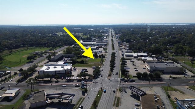 1500 N Alexander Drive, Baytown, TX 77520