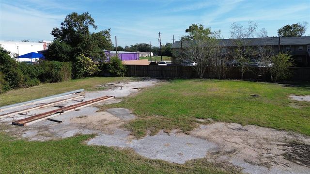 1500 N Alexander Drive, Baytown, TX 77520