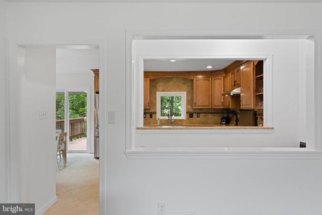4441 VILLAGE DR, Fairfax, VA 22030
