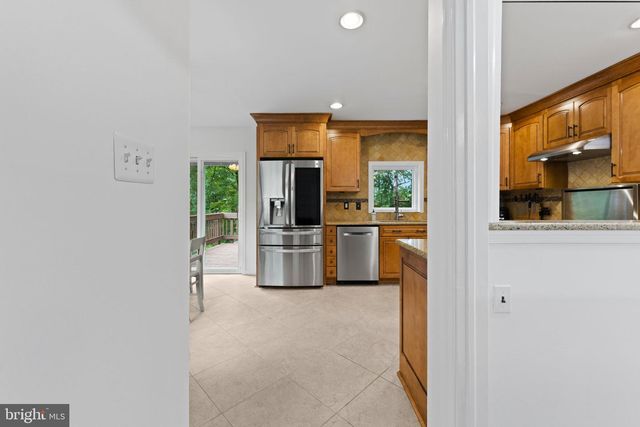 4441 VILLAGE DR, Fairfax, VA 22030