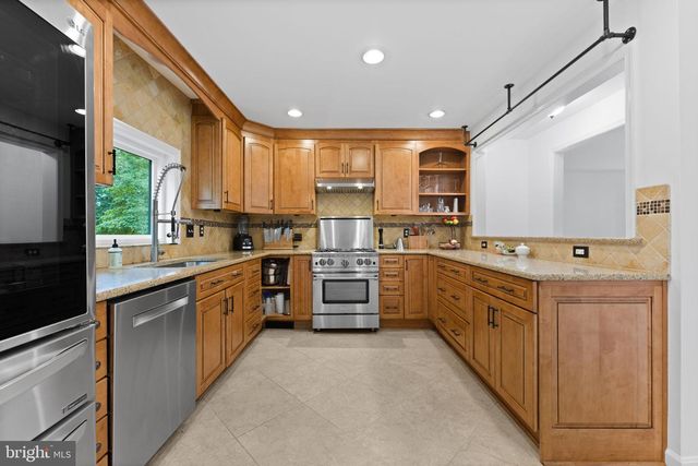 4441 VILLAGE DR, Fairfax, VA 22030