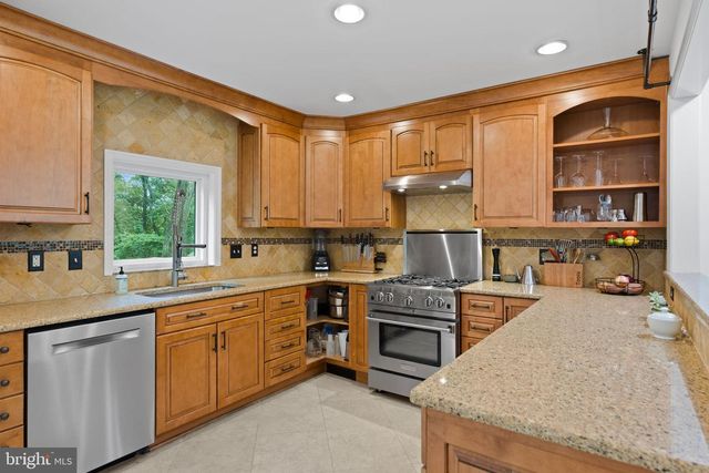 4441 VILLAGE DR, Fairfax, VA 22030