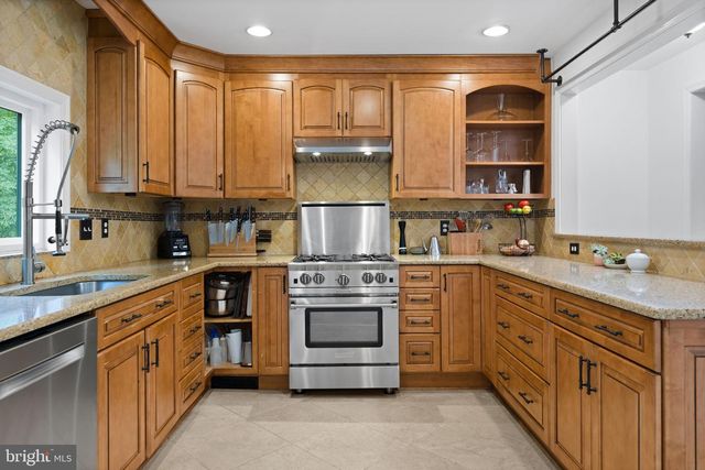 4441 VILLAGE DR, Fairfax, VA 22030