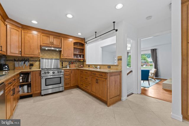 4441 VILLAGE DR, Fairfax, VA 22030