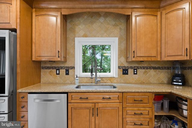4441 VILLAGE DR, Fairfax, VA 22030