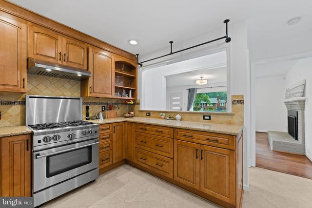4441 VILLAGE DR, Fairfax, VA 22030