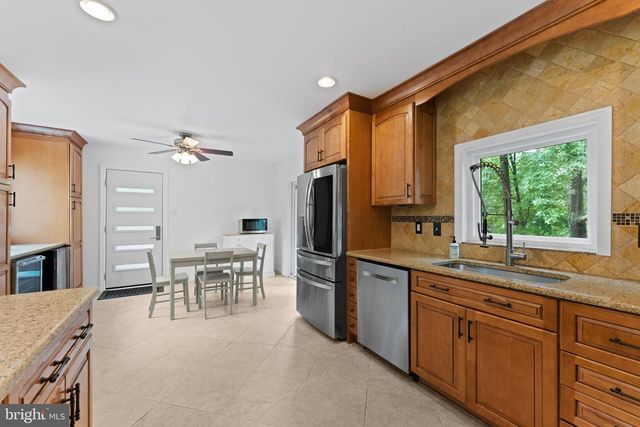 4441 VILLAGE DR, Fairfax, VA 22030