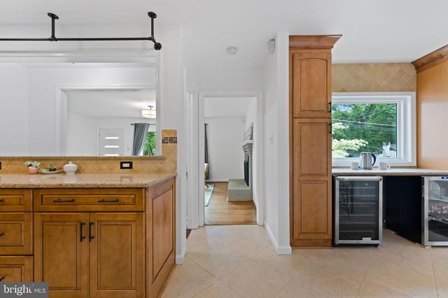 4441 VILLAGE DR, Fairfax, VA 22030