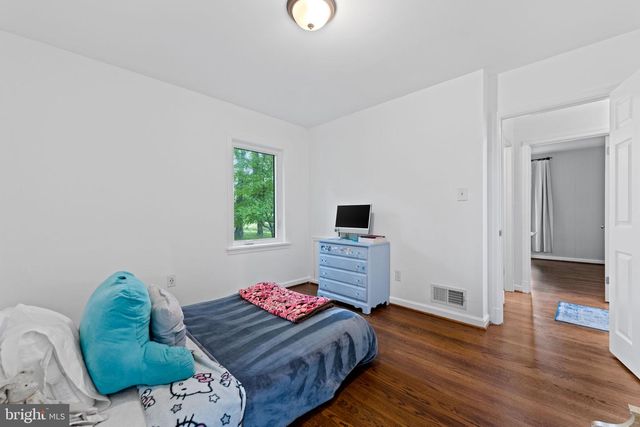 4441 VILLAGE DR, Fairfax, VA 22030