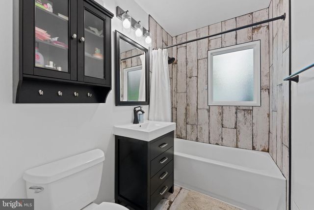 4441 VILLAGE DR, Fairfax, VA 22030