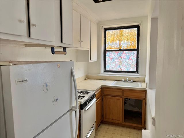 141-05 Northern Boulevard 7A, Bayside, NY 11361