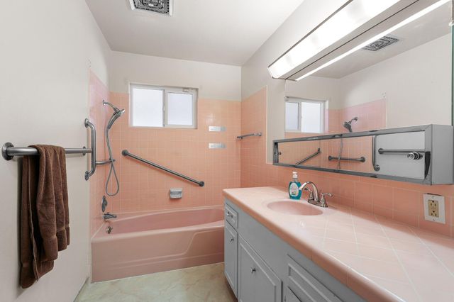 910 Hallmark Drive, Redding, CA 96001