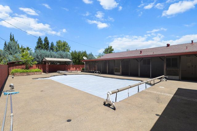 910 Hallmark Drive, Redding, CA 96001