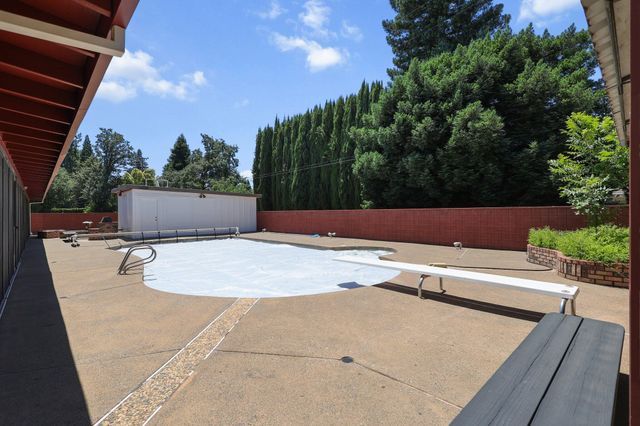 910 Hallmark Drive, Redding, CA 96001