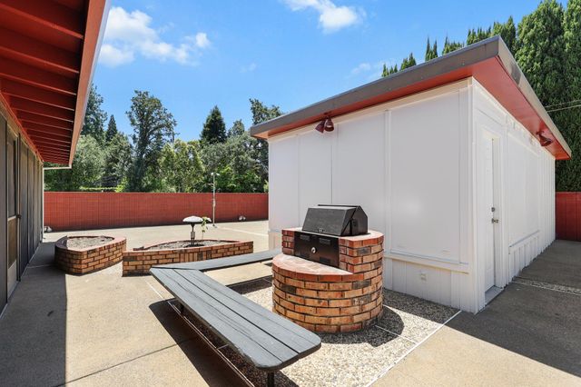 910 Hallmark Drive, Redding, CA 96001