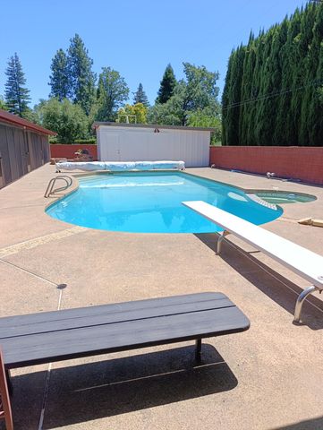 910 Hallmark Drive, Redding, CA 96001