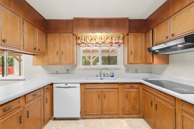 910 Hallmark Drive, Redding, CA 96001