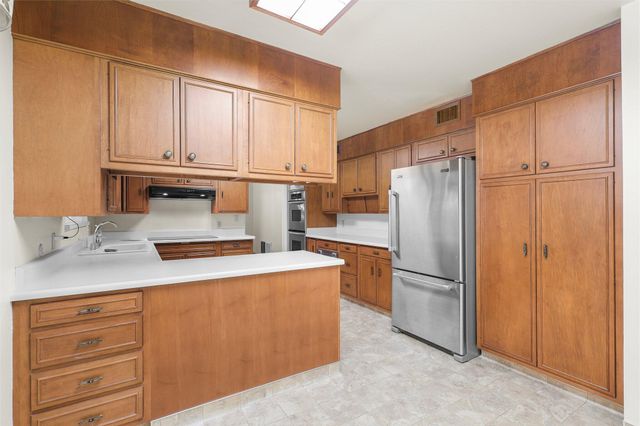 910 Hallmark Drive, Redding, CA 96001