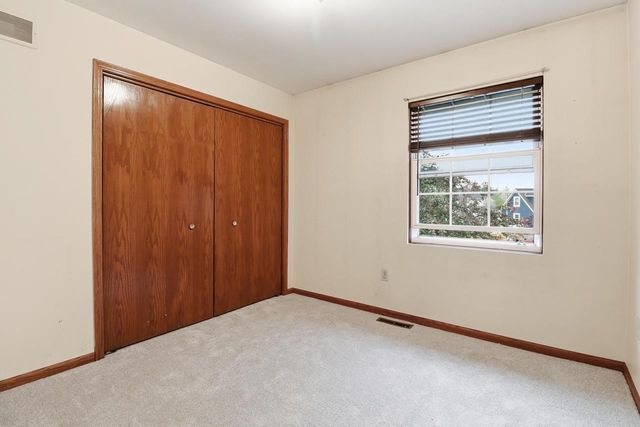10341 S Oriole LANE, Oak Creek, WI 53154