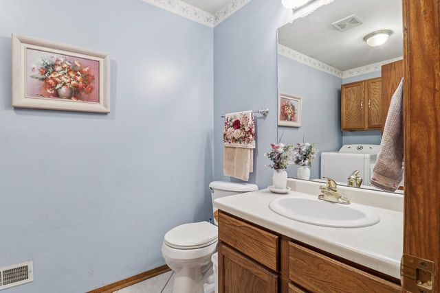 10341 S Oriole LANE, Oak Creek, WI 53154