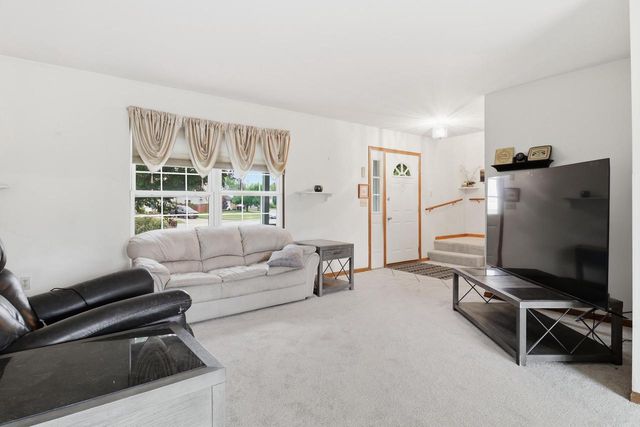 10341 S Oriole LANE, Oak Creek, WI 53154
