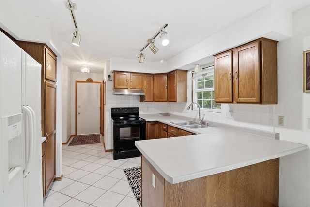 10341 S Oriole LANE, Oak Creek, WI 53154