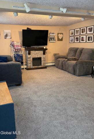 1872 Stuart Street, Rotterdam, NY 12303