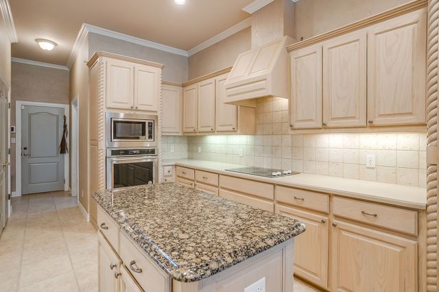 2210 Riverwood Drive, Weatherford, TX 76087