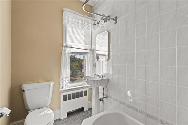 878 Highland Ave, Fall River, MA 02720