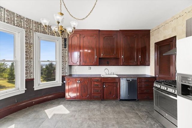 878 Highland Ave, Fall River, MA 02720