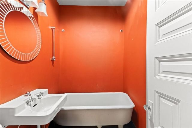 878 Highland Ave, Fall River, MA 02720