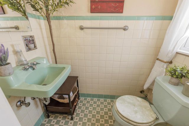 2416 N 91st STREET, Wauwatosa, WI 53226