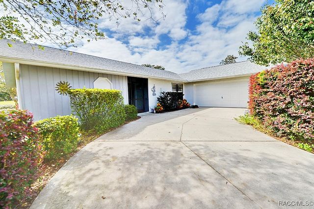 90 E Falconry Court, Hernando, FL 34442