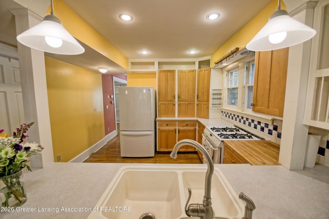 648 Sunset Lane, East Lansing, MI 48823