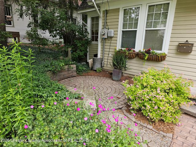 648 Sunset Lane, East Lansing, MI 48823