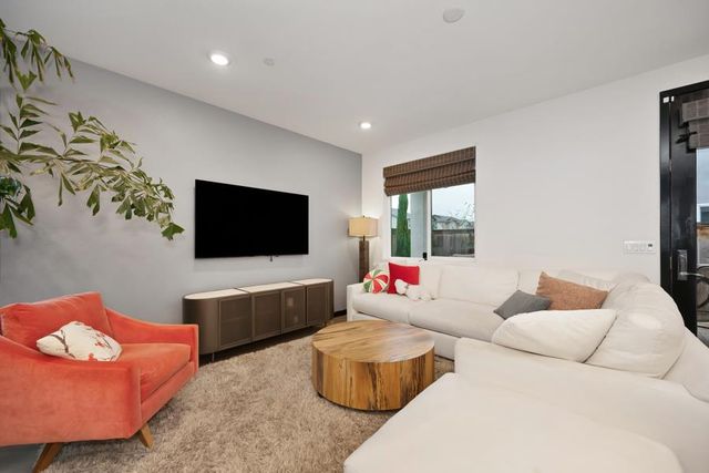 2690 Alcove Way, Sacramento, CA 95833