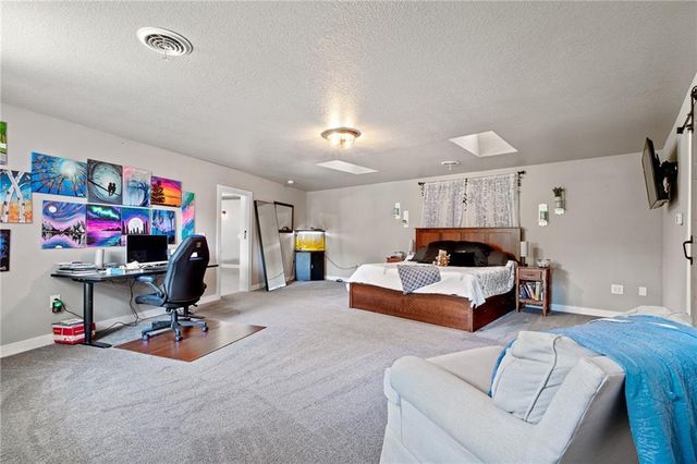 4815 Cheyenne Lane, Mclouth, KS 66054