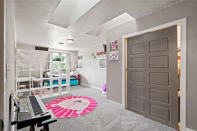 4815 Cheyenne Lane, Mclouth, KS 66054