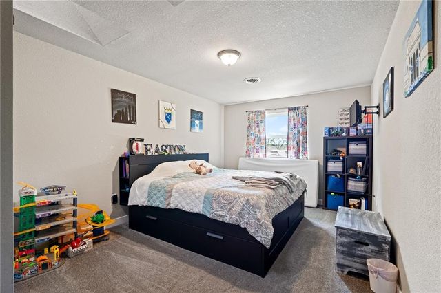 4815 Cheyenne Lane, Mclouth, KS 66054