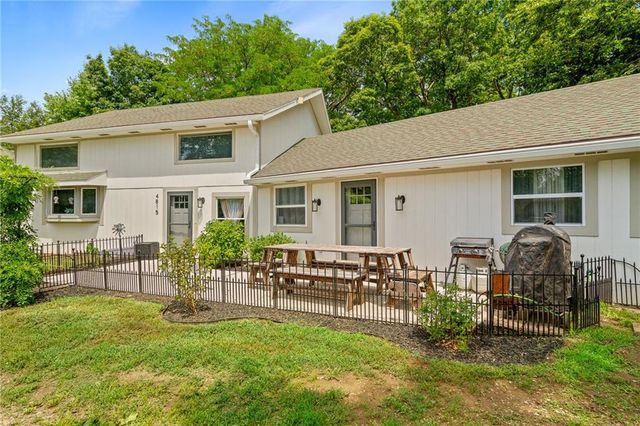 4815 Cheyenne Lane, Mclouth, KS 66054